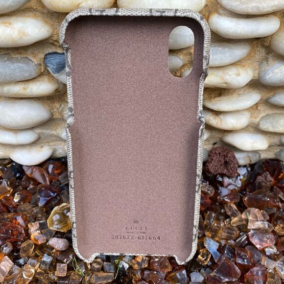 Gucci Authentic Brown Logo iPhone X/XSCase Cover w/Logo Charm. New in Box (NIB) - Picture 3 of 7